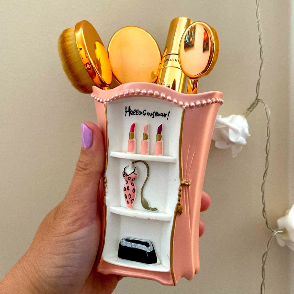 Stylish makeup brush holder/toothbrush holder